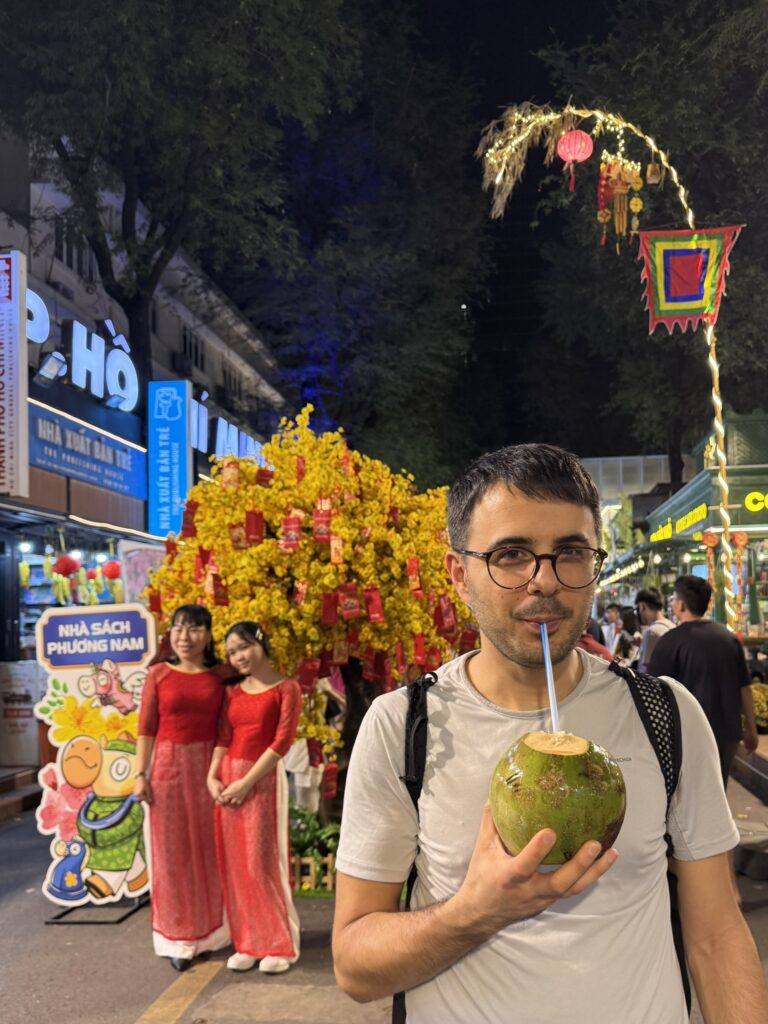Bere un cocco in Vietnam