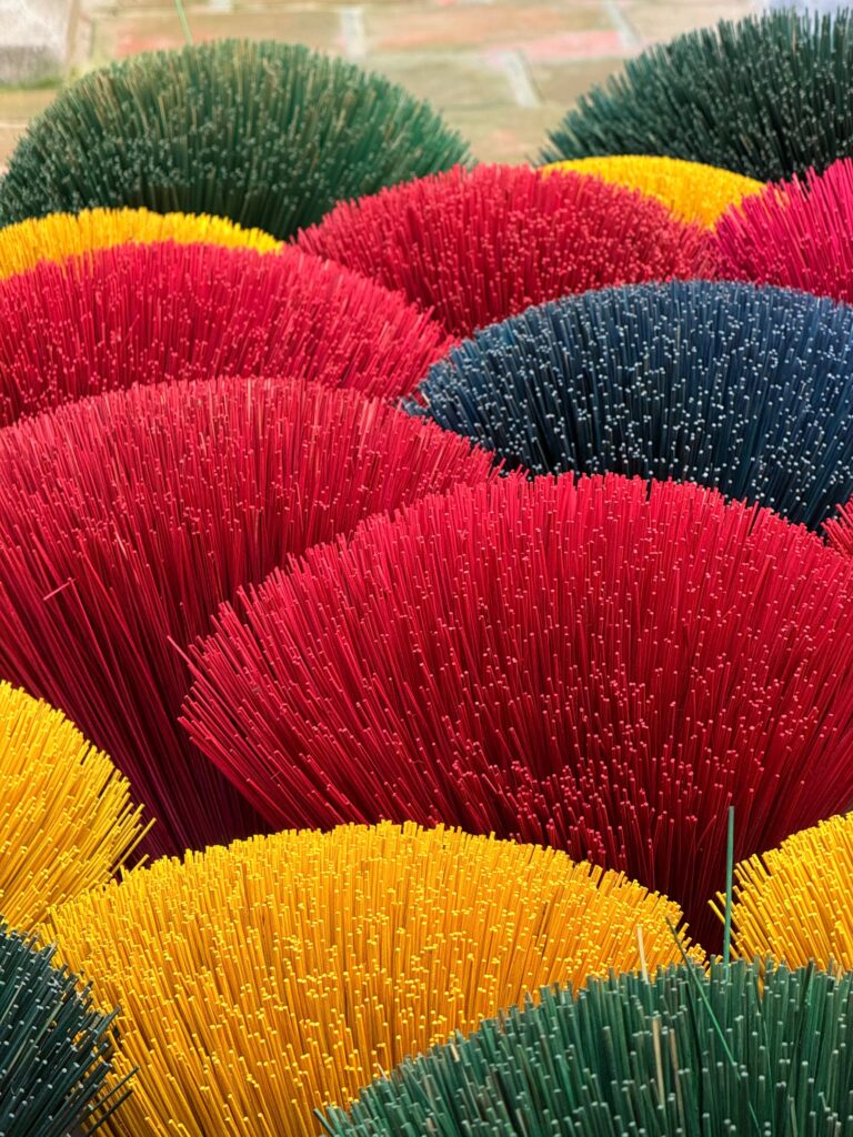 bouquet di incenso pronti per il TET