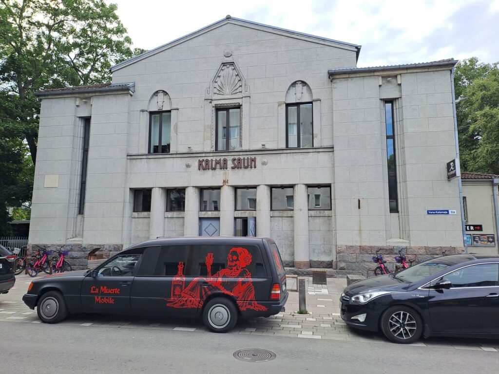 La facciata art déco della Kalma Saun, la sauna pubblica più antica di Tallinn