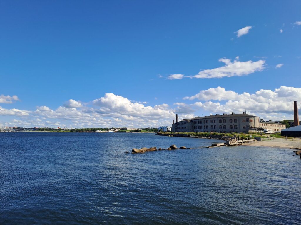 Il lungomare di Tallinn verso il museo marittimo e il porto degli idrovolanti